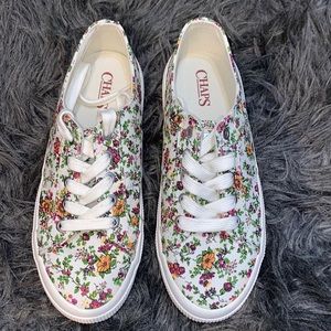 Women's New Chaps Caelyn floral print tennis shoes, sneakers , size 7